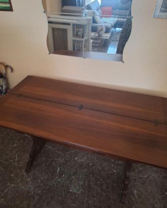 Tavolo in legno arte povera a Roma