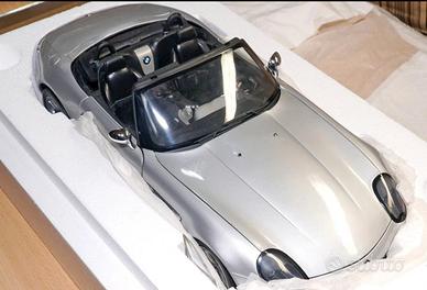 Kyosho BMW z8 007 the world Is not enough 1:12