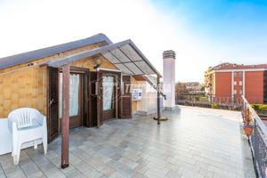 QUADRILOCALE IN TRIFAMILIARE, TERRAZZO E RISCALMEN