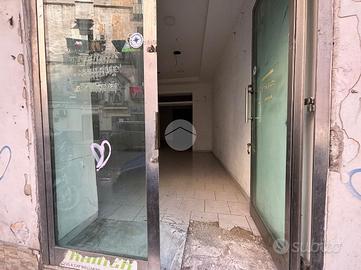 NEGOZIO A NAPOLI