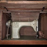 Macchina da cucire Mercedes 