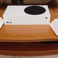 x box  con 2 joystick uno novo l'altro usato