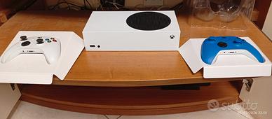 x box  con 2 joystick uno novo l'altro usato