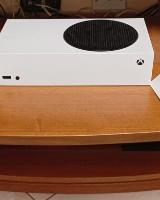 x box  con 2 joystick uno novo l'altro usato