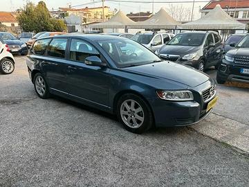 Volvo V50 D2 R-design