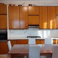 Grande cucina Noce (4,70 mt) componibile + tavolo