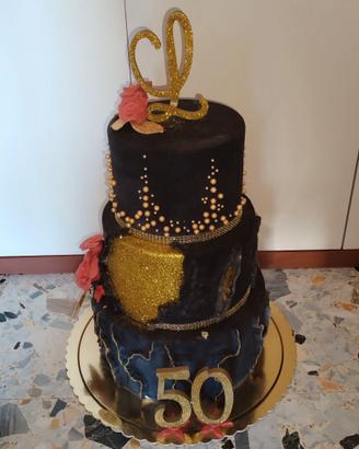 Torta finta scenografica donna 50 anni