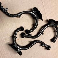 tre appendi abiti in bronzo inizio 900