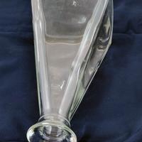 Bottiglia piramide quadrata