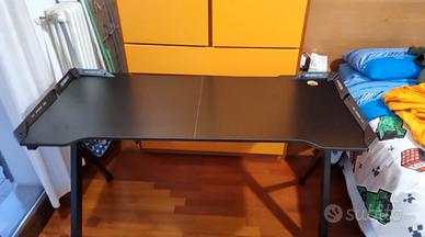 Scrivania da gaming con led
