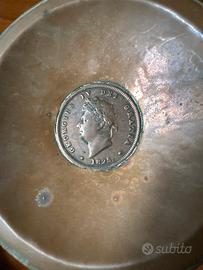 Ciotolina con antica moneta incastonata