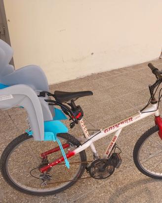 Mountain bike con seggiolino per bambini