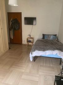 Stanza Spaziosa in Appartamento