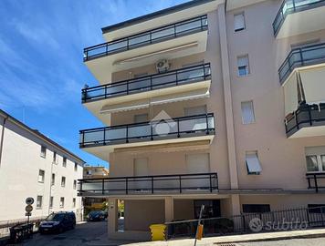 3 LOCALI A ANCONA