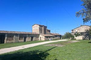 Rustico / Casale di 1100 m² con più di 5 locali e 