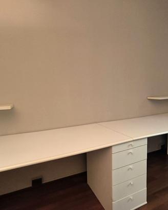 scrivania in legno, due postazioni