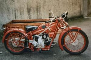 Moto Guzzi Sport 14 con sidecar d'epoca