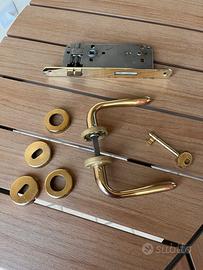 N. 4 coppie maniglie con serrature