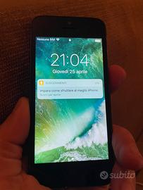 iPhone 5 16gb  FUNZIONA+ iPhone 5 16gb per ricambi