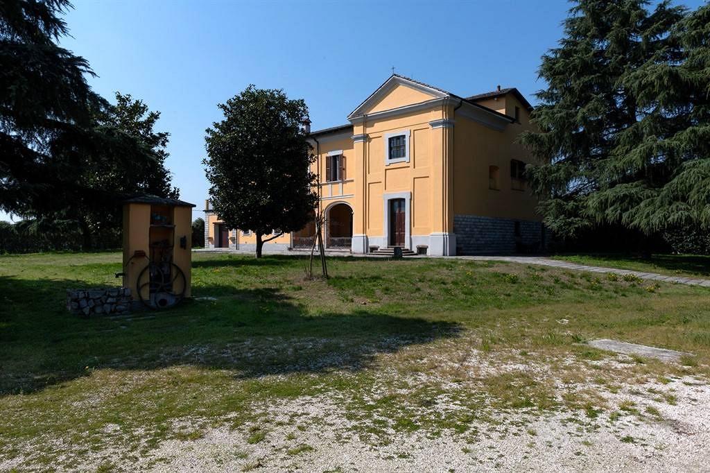 Rustico / Casale di 670 m² con più di 5 locali e b - Vista 2