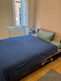 Letto matrimoniale con contenitore di legno