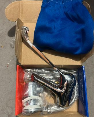 Rubinetto miscelatore con leva clinica