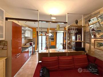 BILOCALE ARREDATO con BALCONE VERANDATO