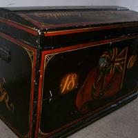 Antico baule marinaro