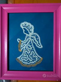 Quadro con angioletto in ricamo.