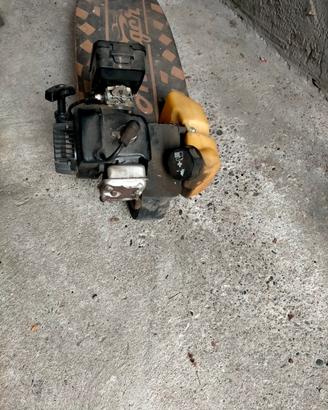Monopattino a motore a scoppio