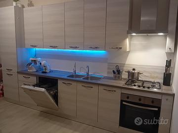 Cucina praticamente nuova.