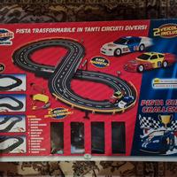 Pista elettrica trasformabile in più circuiti