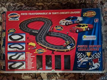 Pista elettrica trasformabile in più circuiti