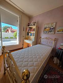  letto a 1 piazza compreso di materasso- scrivania
