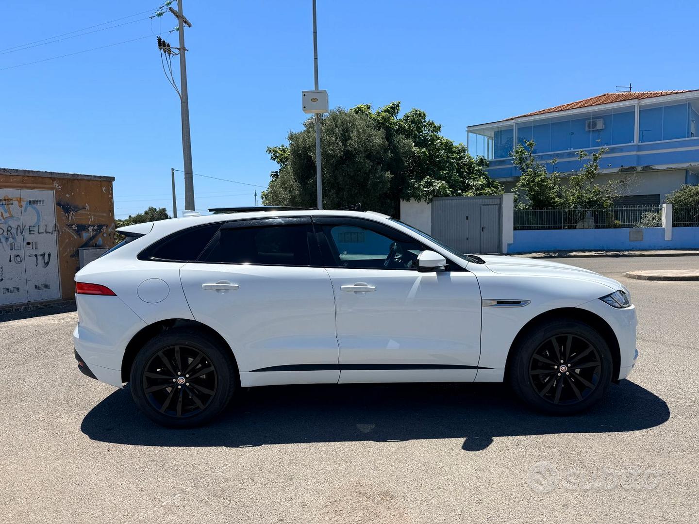 Jaguar F-Pace 2017 photo 4