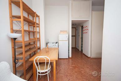 Ultimo piano monolocale via san vitale