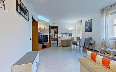 QUADRILOCALE CON BALCONI E BOX!!!