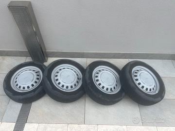 Cerchi Fiat Panda 141 con Gomme
