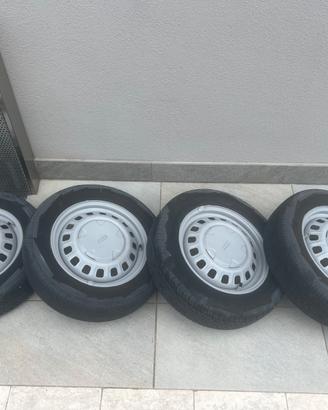 Cerchi Fiat Panda 141 con Gomme
