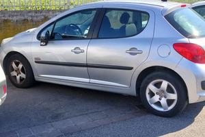 Peugeot 207 1400 V anno 2009 benzina 1000€