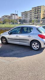 Peugeot 207 1400 V anno 2009 benzina 1000€