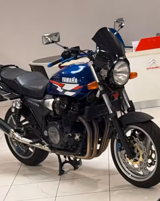 Yamaha XJR 