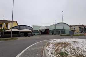NEGOZIO A BORGARO TORINESE