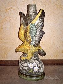 Aquila in ceramica.