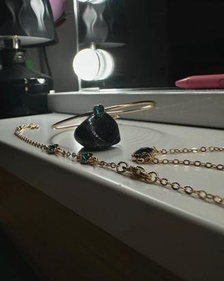 Set di bracciali oro e verde