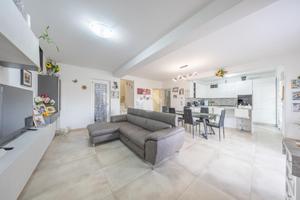 VILLA A SCHIERA A GUIDONIA MONTECELIO