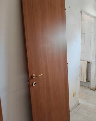 porta apertura a sinistra