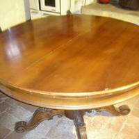 Tavolo rotondo in legno massiccio