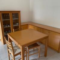 Mobile soggiorno più tavolo e 4 sedie