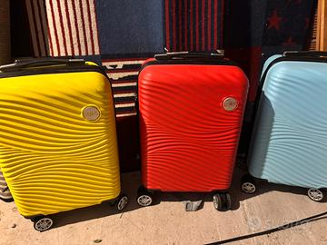 Tre trolley per bagaglio a mano o per bambini